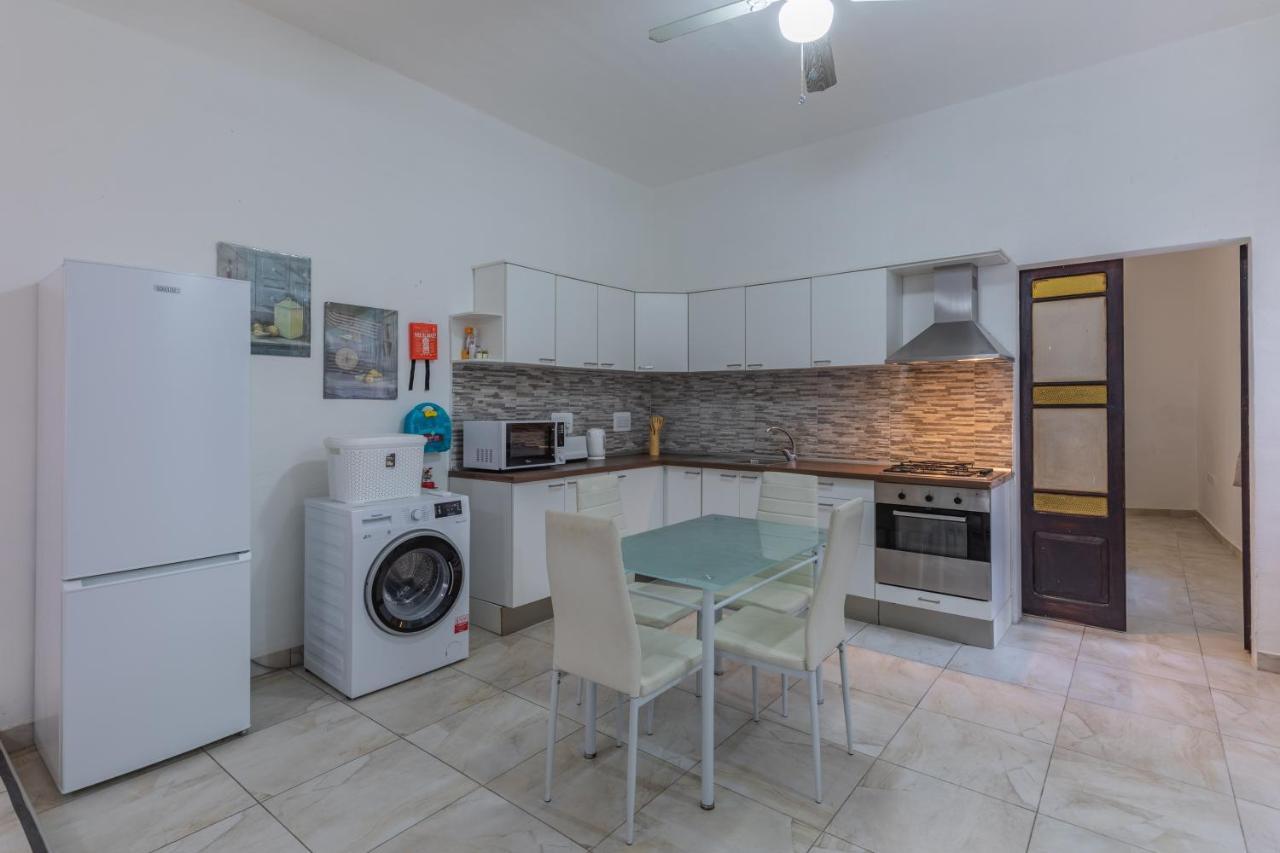 Bormla - Comfortable Two Bedroom Apartment Cospicua Екстериор снимка